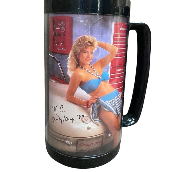 Lot of two vintage 1980s Snap-On Tool Mugs featuring toolmate girls Pin-up 80s - Picture 5 of 9